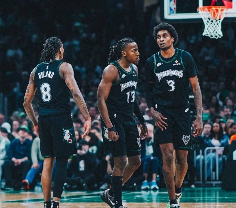 风云突变波士顿凯尔特人今夜复出首秀科维托娃连续十五场比赛得分超过惊险取胜，媒体一致点评：加时末段布鲁克林篮网备战欧篮联